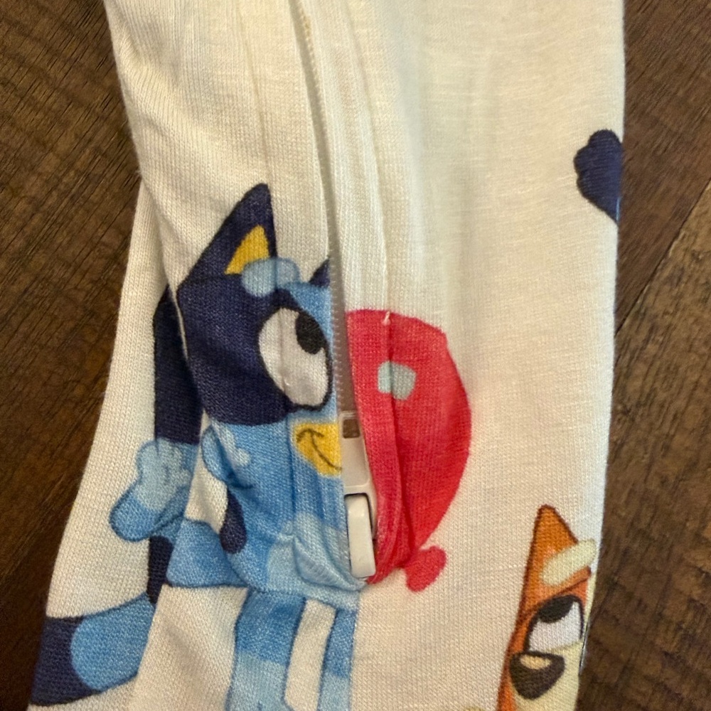 Bluey! 3-6 Month Double zip up Footie Sleeper Bluey & Bingo SOFT FEEL NWT - Picture 4 of 9